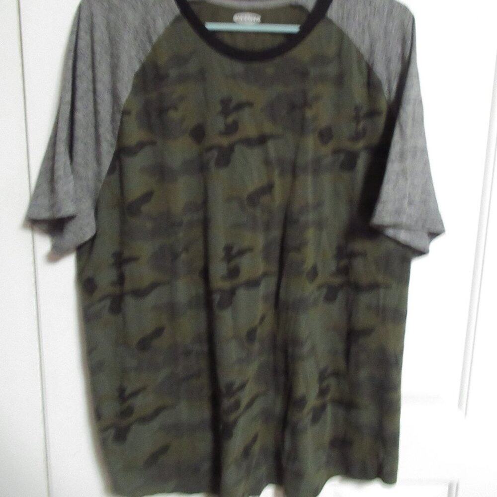 Old Navy Soft wash Camo crew neck shirt